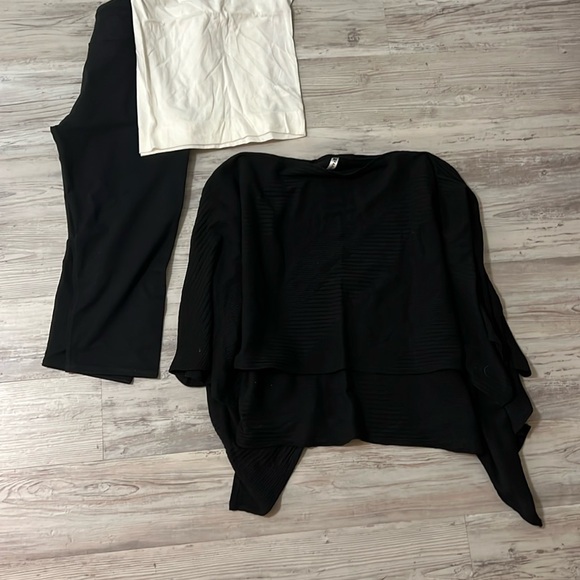 Black poncho and capris with Off-White Top Set - Picture 2 of 8